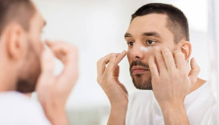 آیا مردان نیاز به استفاده از کرم چشم دارند؟